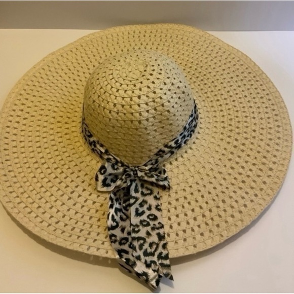 Accessory Bundle-Beach Hat and Sunglasses - Picture 6 of 10